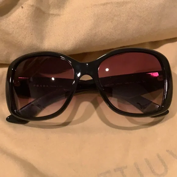 Prada 32PS Sunglasses - Black Frame Brown Gradient Lenses PRADA 32PS 1AB5W1 57 | SUNGLASSES Women EyeShop main image 4